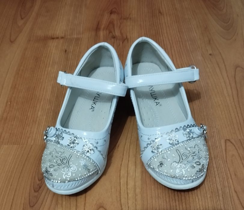 Белые нарядные туфельки для школы и танцев девочке 6-7 лет