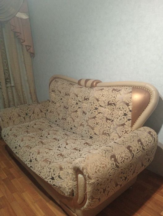 Продаю уголок б/у