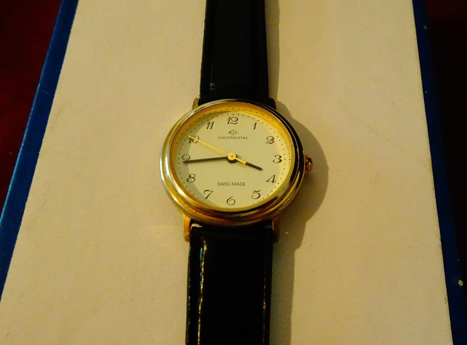 Continental швейцарски ръчен часовник,перфектен.