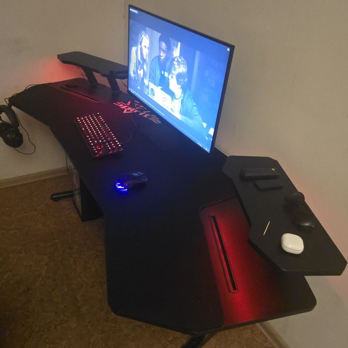 Игровой компьютерный стол