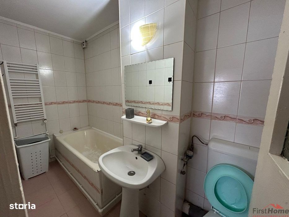 Apartament cu 3 camere de vanzare, zona Ceasul Rau.