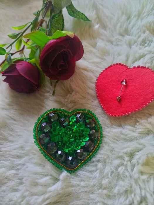 Брошь на подарок от 700тг