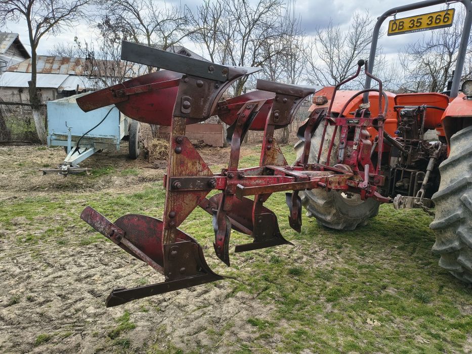 Plug reversibil cu două brazde