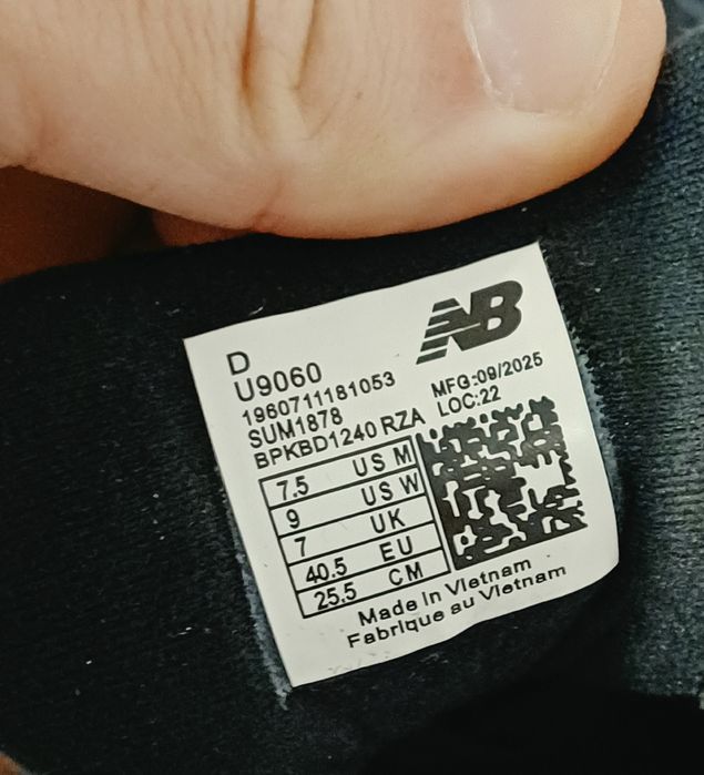 New Balance 9060 Black !!