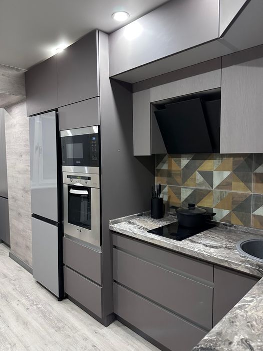 Сдам 1,5 Евролюкс Площадь РЕСПУБЛИКИ