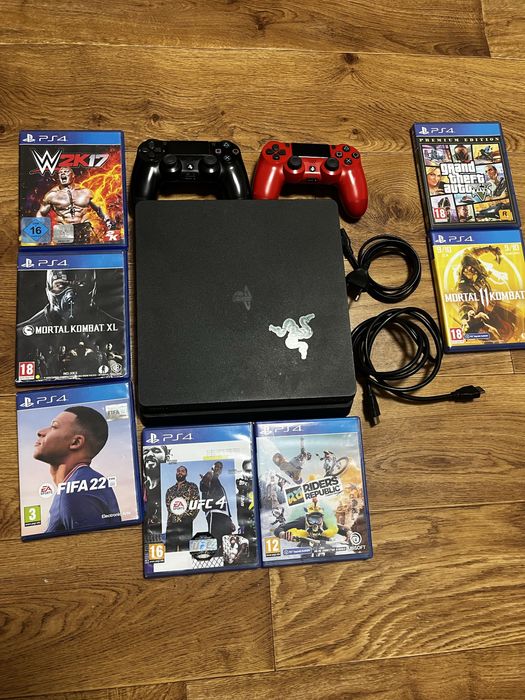 PS4 2 джойстика плюс 7 игри!без зарядно за джостиците!150евро