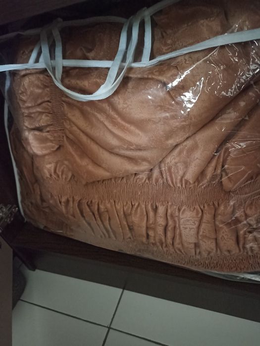 Комплект за холна гарнитура,диван,2 фотьойла и 2 табуретки.