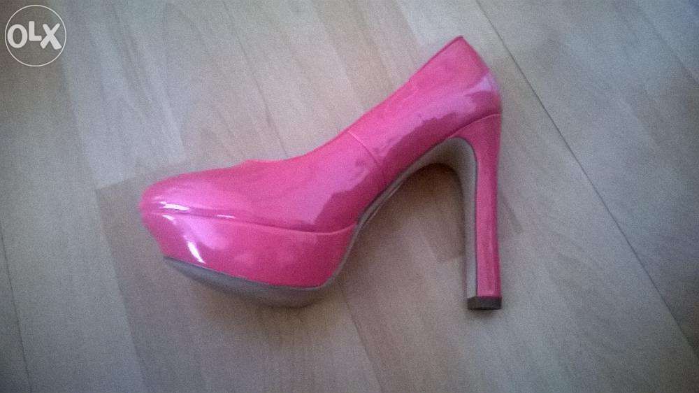 Vand pantofi superbi mărime 40