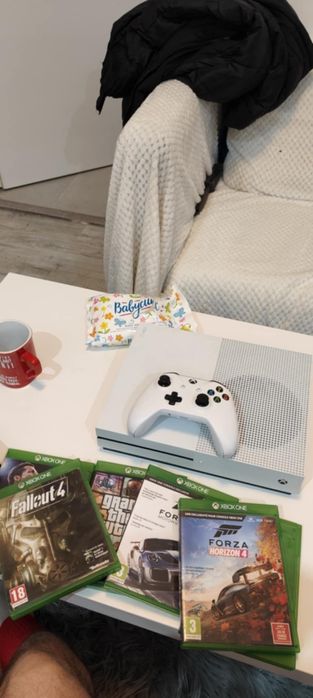 Xbox One S 1 Terra Cu Maneta și Jocuri