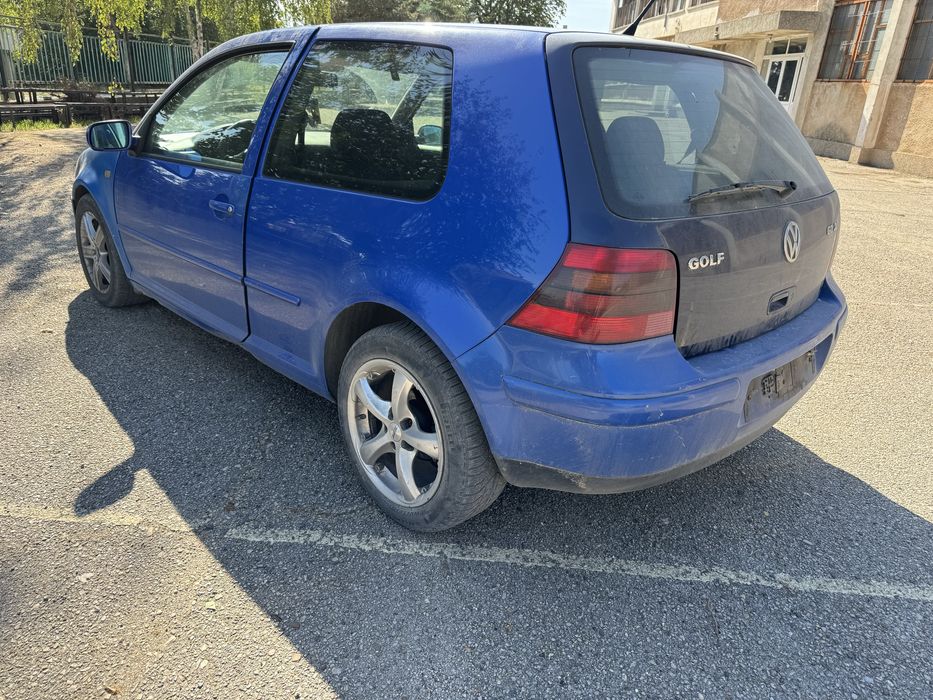 Продавам голф 4 1.9 110кс на части