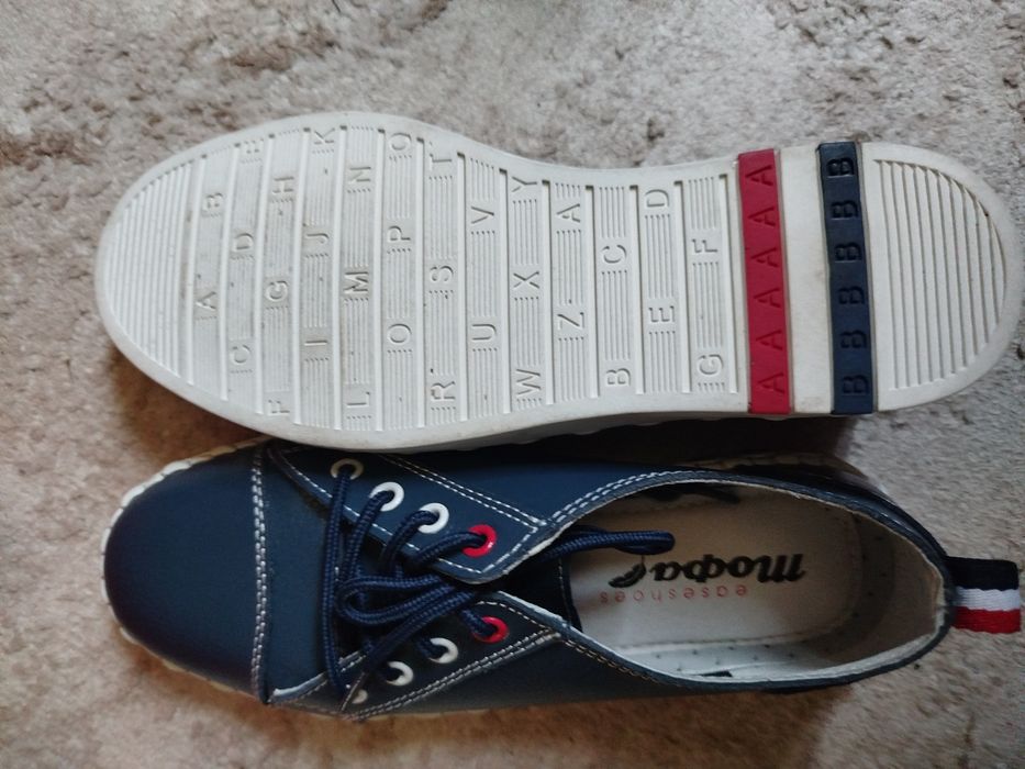 Продам женкую, детскую обувь