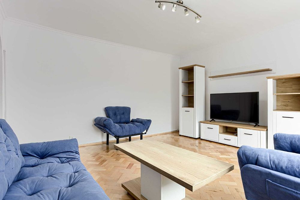 Inchiriez apartament 3 camere zona Piata Mihai Viteazul Arad