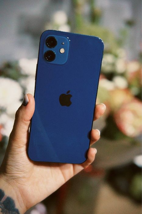 Продам Iphone 12