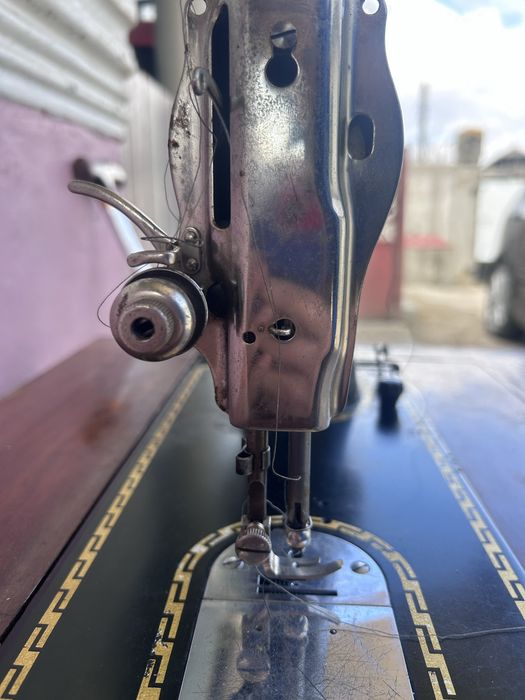 Vand masina de cusut functioneaza pret 900 lei negociabil