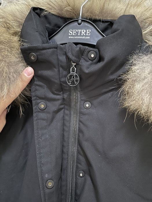 Продам зимнюю куртку / парку для девочки