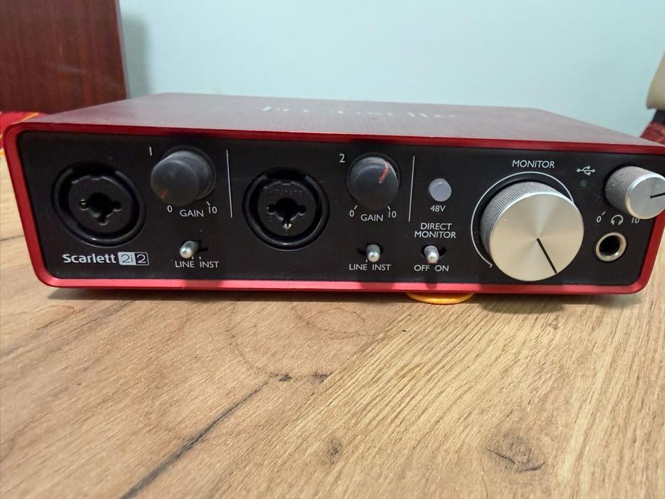 Focusrite scarlet 2i2