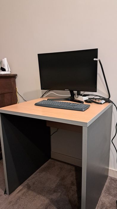 Квадратно бюро офис/спалня/детска