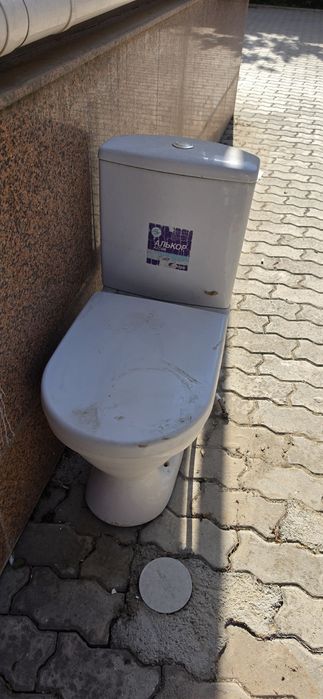 Унитаз в отличном состоянии