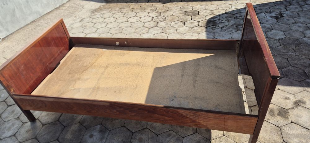 Кровать односпальная