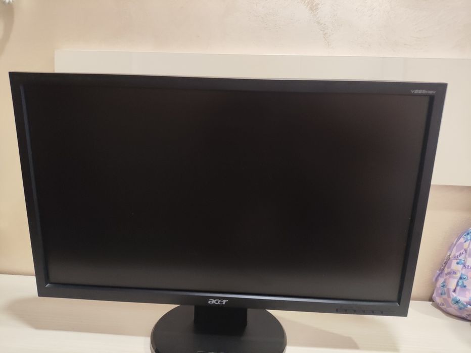 Монитор Acer за настолен компютър.