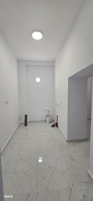 Vand spatiu cu intrare din strada,pretabil cabinete medicale,Pta Cibin