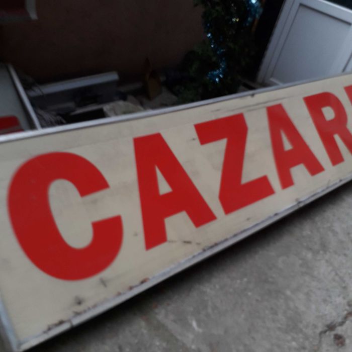 vind firme luminoase de diferite marimi