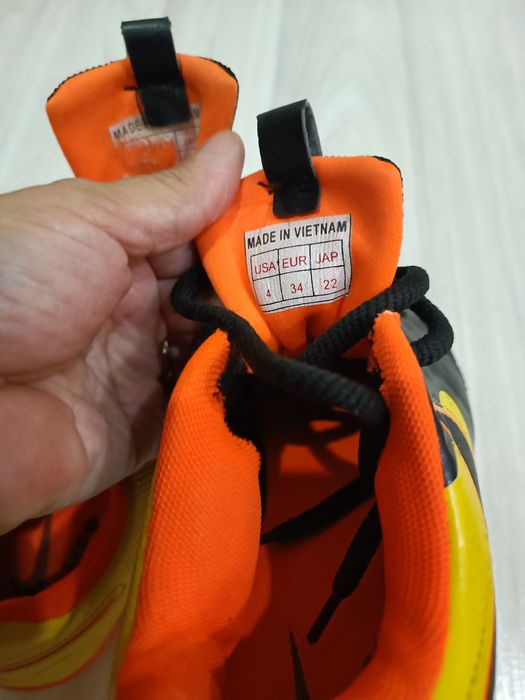 Продам бутсы и сороконожки