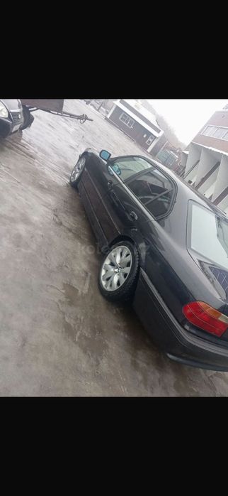Продаю машину BMW740
