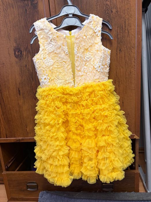 Нарядное платье на девочку