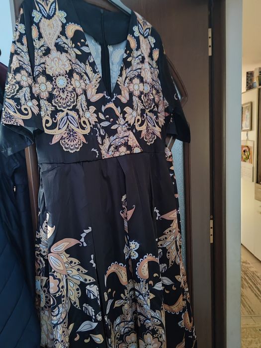 Vând rochițe elegante!