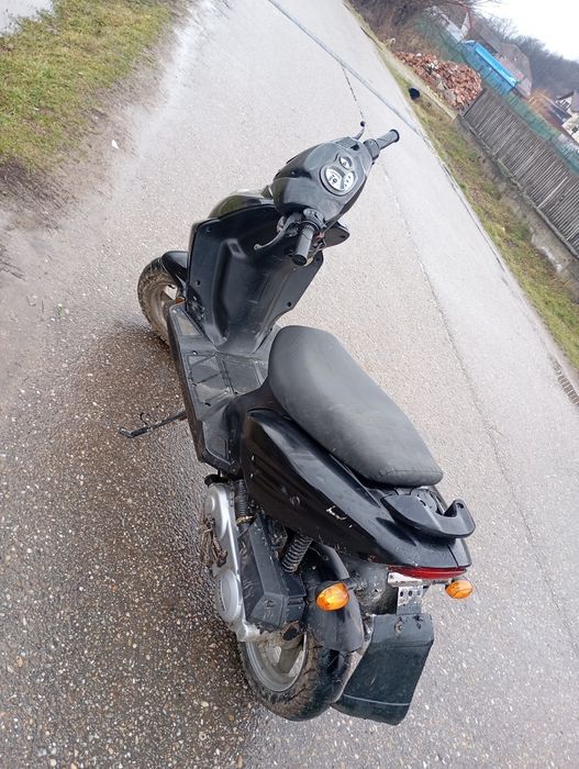 Vând sau schimb scuter 49 4t