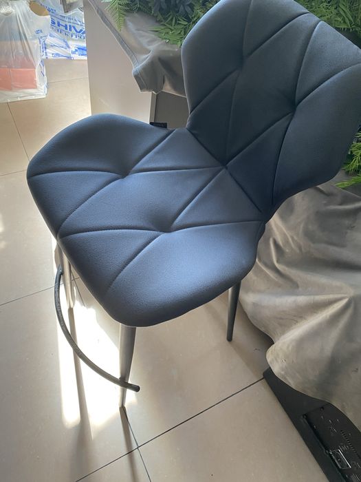 Стильные барные стулья. Три штуки