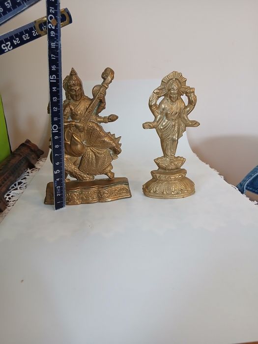 Doua statuiete hinduse,reprezentand doua zeitati.