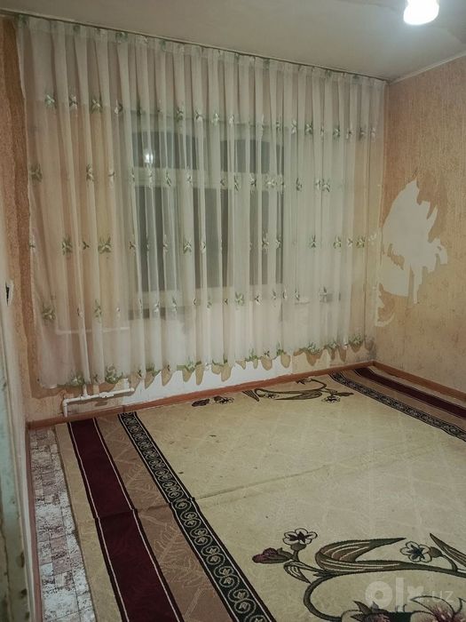 Чирчик ш. 8 микрорайон Чинара кирпичный 77-серия дом 2/2/4 60 м²