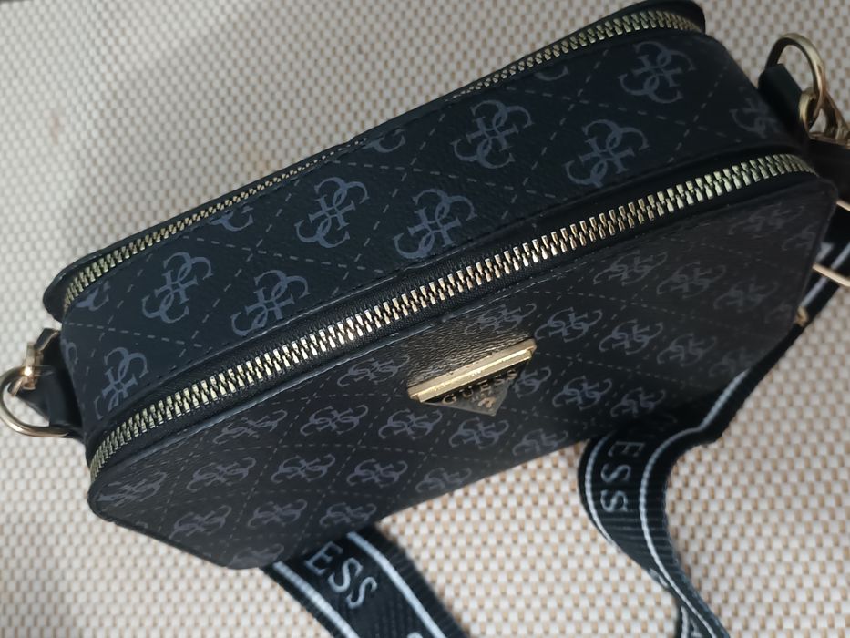 Geanta de umăr Guess