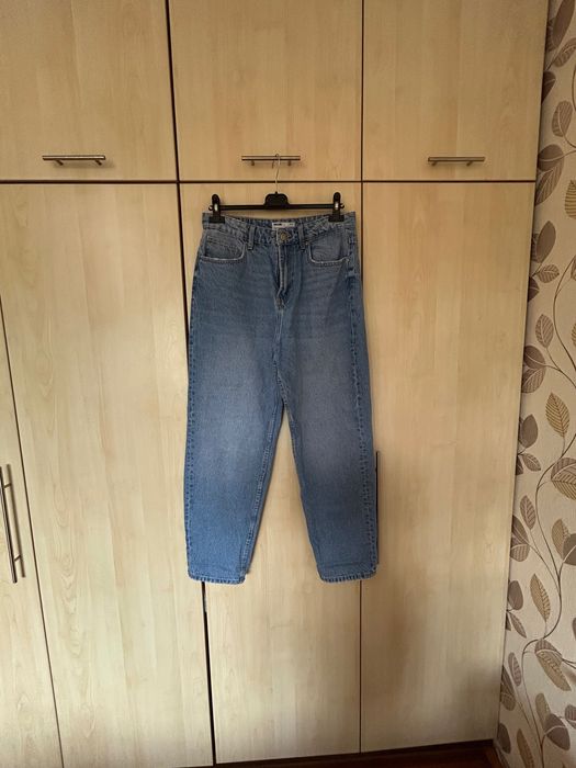 Сини дънки в размер EUR-40. Носени само веднъж. В отлично състояние.