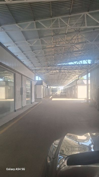 Stroy bazardan magazin sotiladi