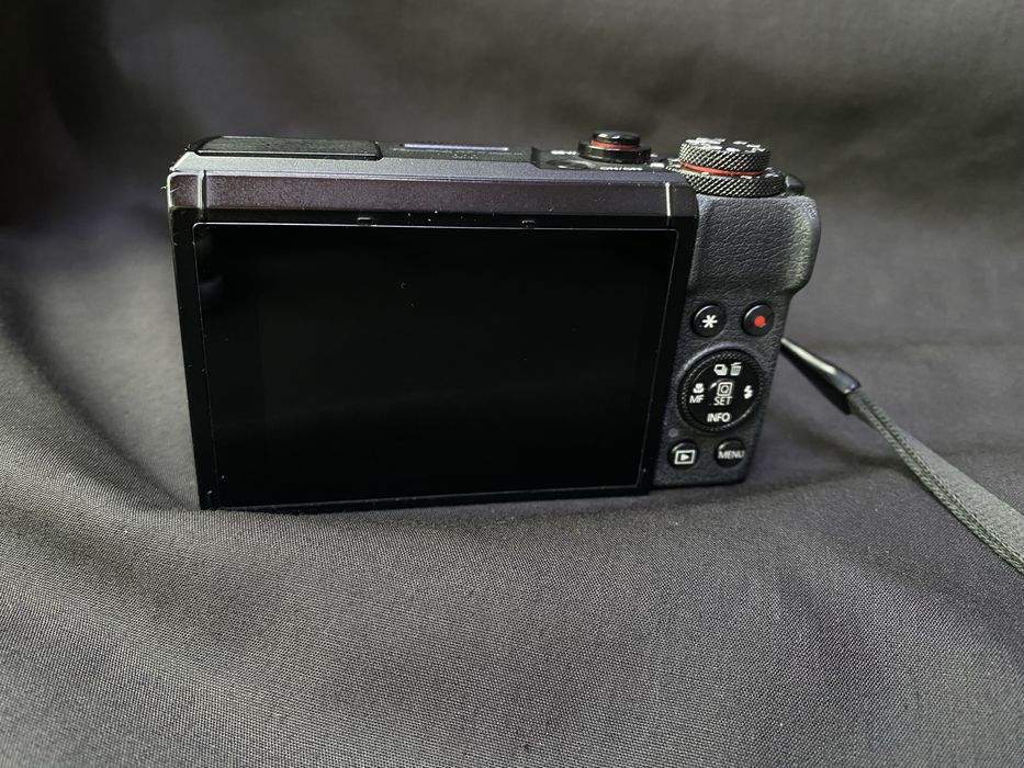 Canon G7X Mark III — идеальная камера для блогеров и контента.