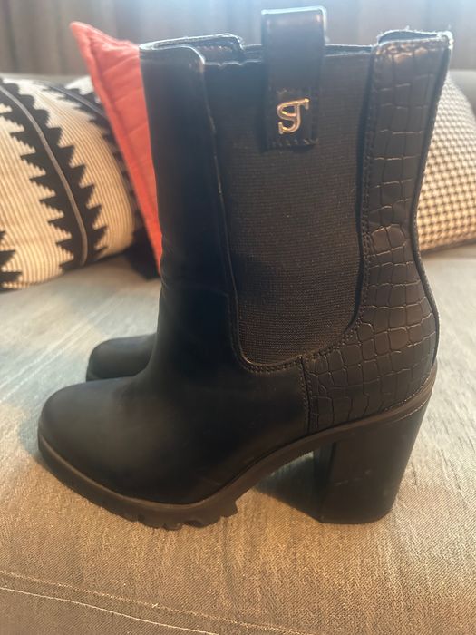 Елегантни дамски боти