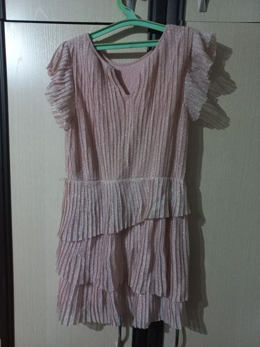 Продам нарядные платья на девочку