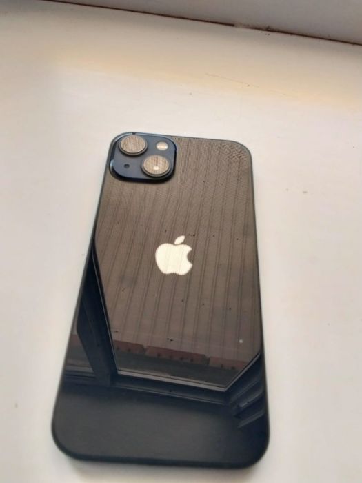 Продам Iphone 13