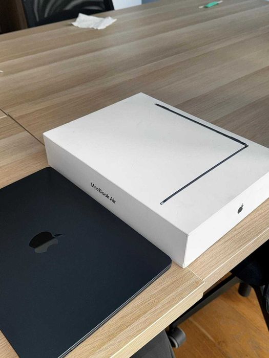 MacBook Air 13” Apple M3 (2024) | 8GB RAM | 256GB SSD | Stare excelent