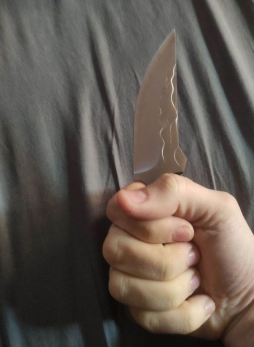 Cutit de vanatoare cu lama continuata in tot manerul,gros lama 4mm