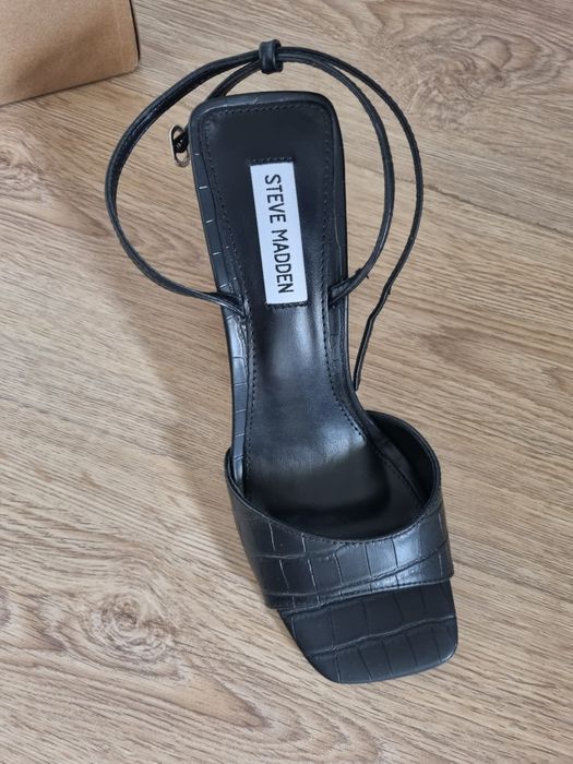 Черни Steve Madden сандали с дебел ток