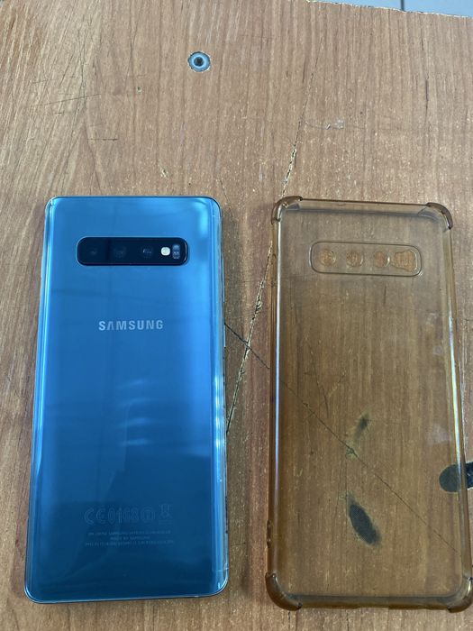 Самсунг s10+ в хорошем состоянии