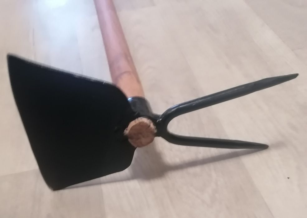 Sapă din foaie arc pentru straturi