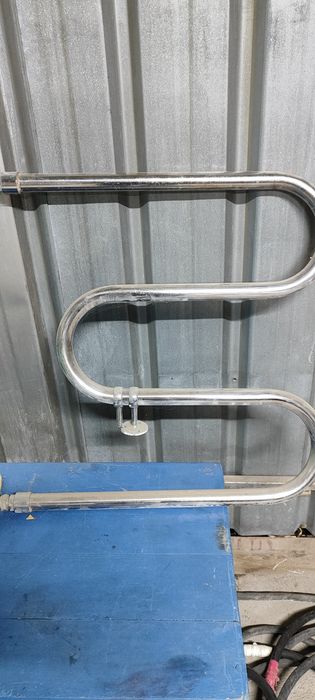 Продам полотенцесушитель змеевик.