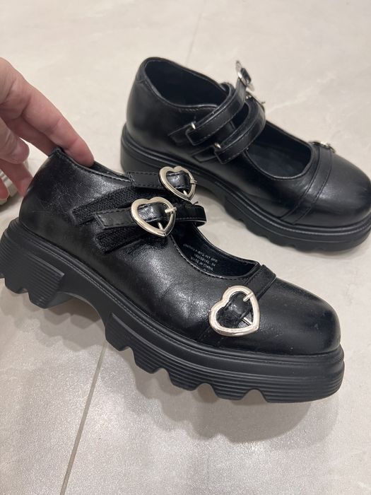 Продам обувь детскую