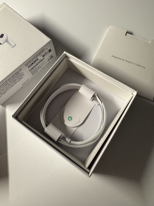 Vand Airpods 3 folosite