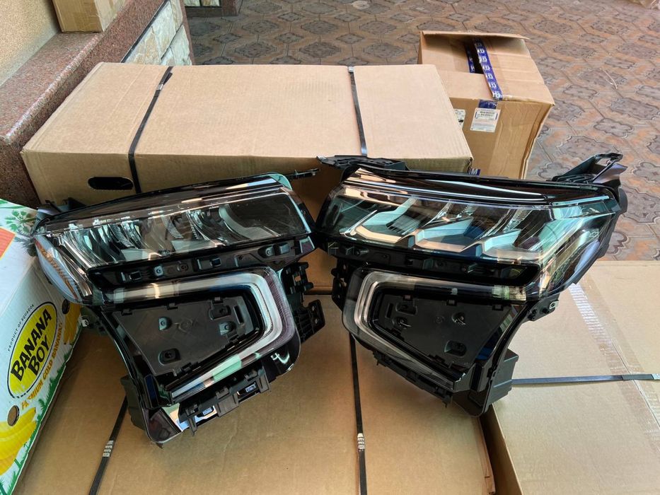Chevrolet Tahoe 2024 Передний фары левый правый